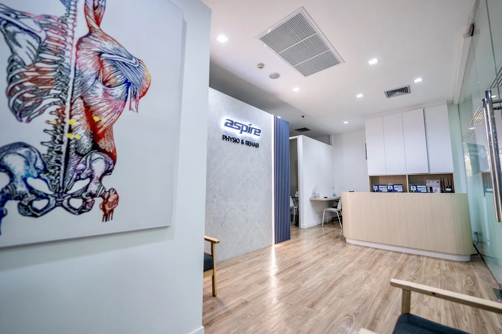 แผนกต้อนรับของ Aspire Physio Bangkok อาคาร Jasmine สุขุมวิท ซอย 23